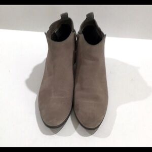 Blondo  Suede leather boots Chelsea size 8  M Tub nude
